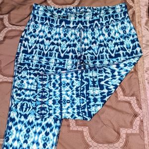 Danskin Now blue and white Capri athletic leggings